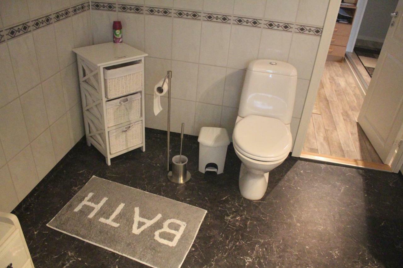 1 Room In The Yellow House, Close To Airport & Lofoten Evenskjer Экстерьер фото