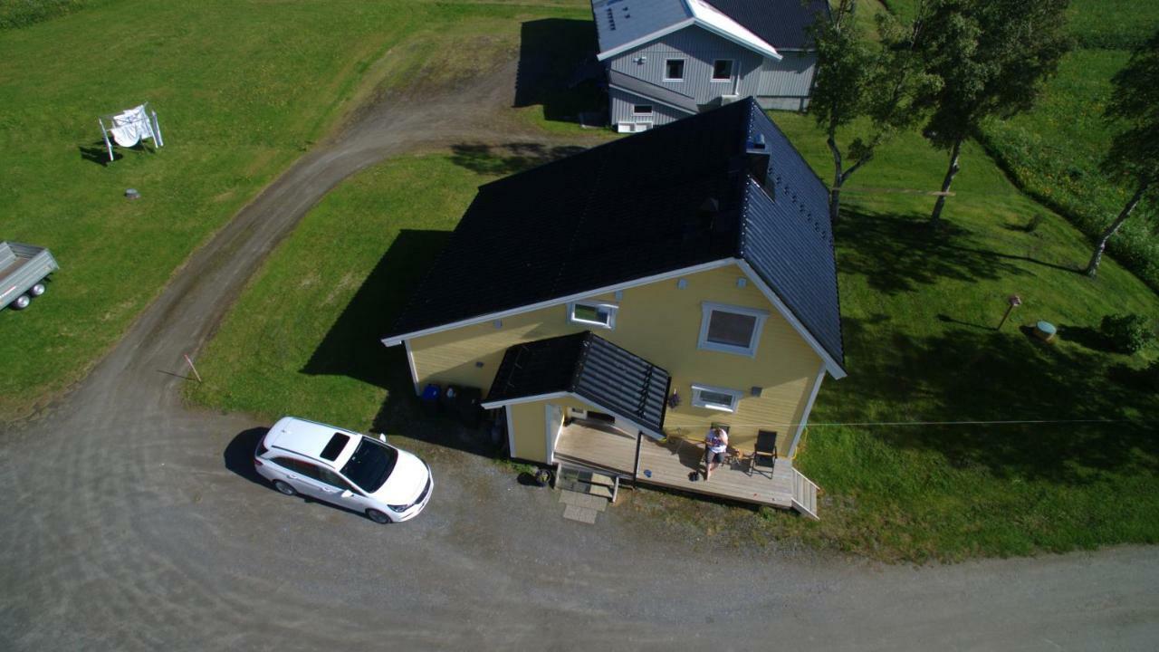 1 Room In The Yellow House, Close To Airport & Lofoten Evenskjer Экстерьер фото