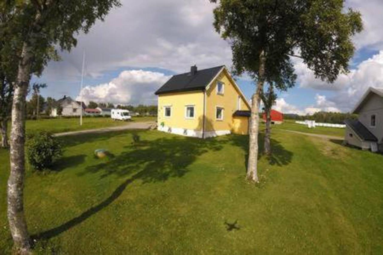 1 Room In The Yellow House, Close To Airport & Lofoten Evenskjer Экстерьер фото