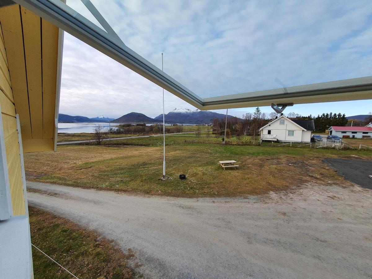 1 Room In The Yellow House, Close To Airport & Lofoten Evenskjer Экстерьер фото
