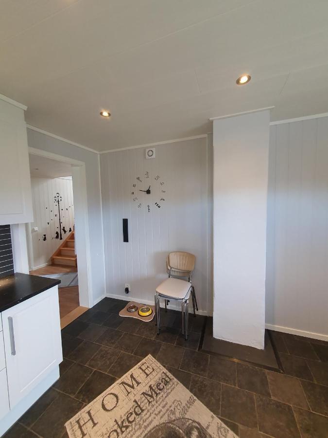 1 Room In The Yellow House, Close To Airport & Lofoten Evenskjer Экстерьер фото
